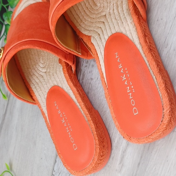 Donna Karan Taci Flat Slide NIB - Picture 4 of 9